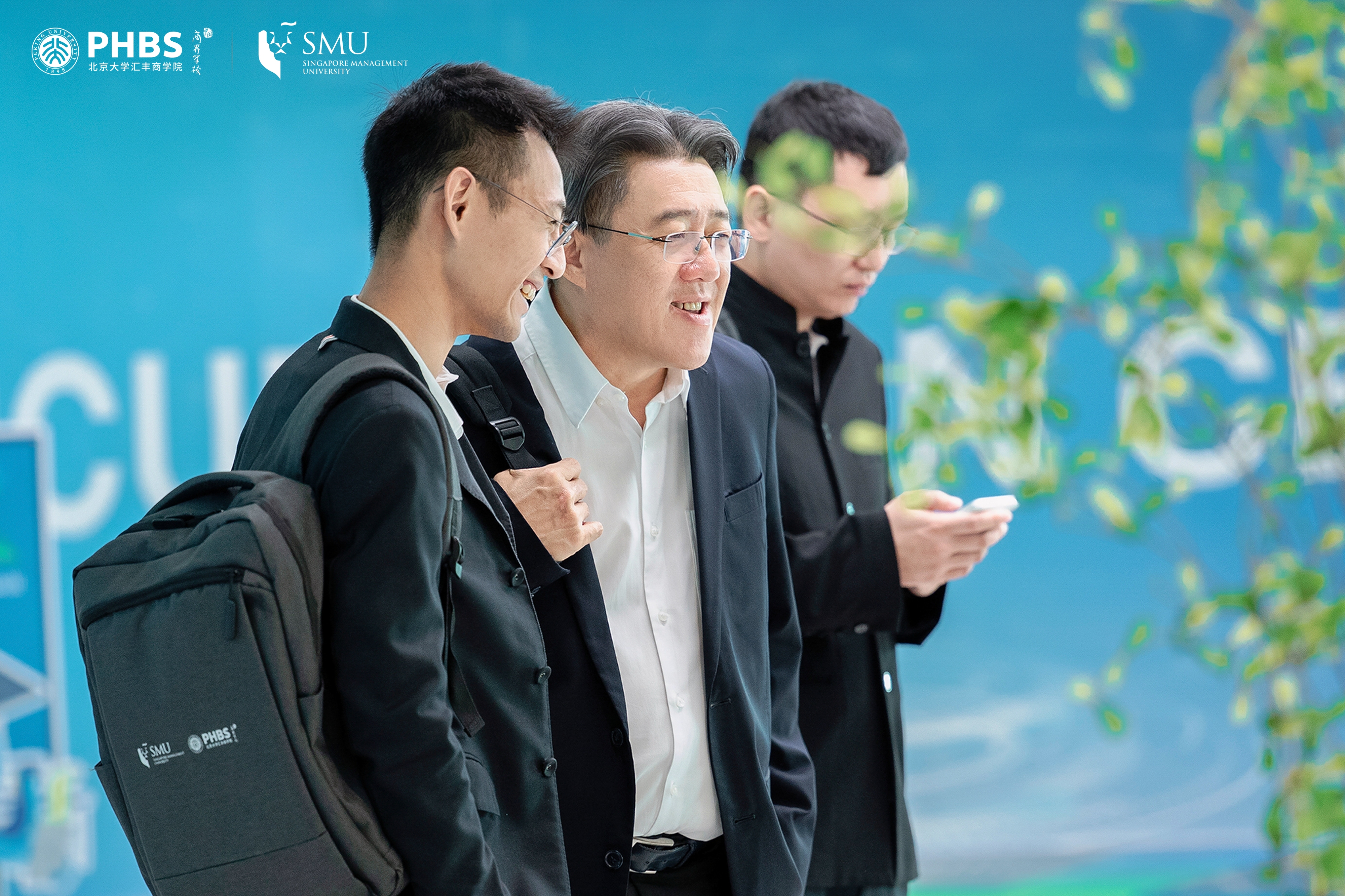 Casual chat between students and prof.